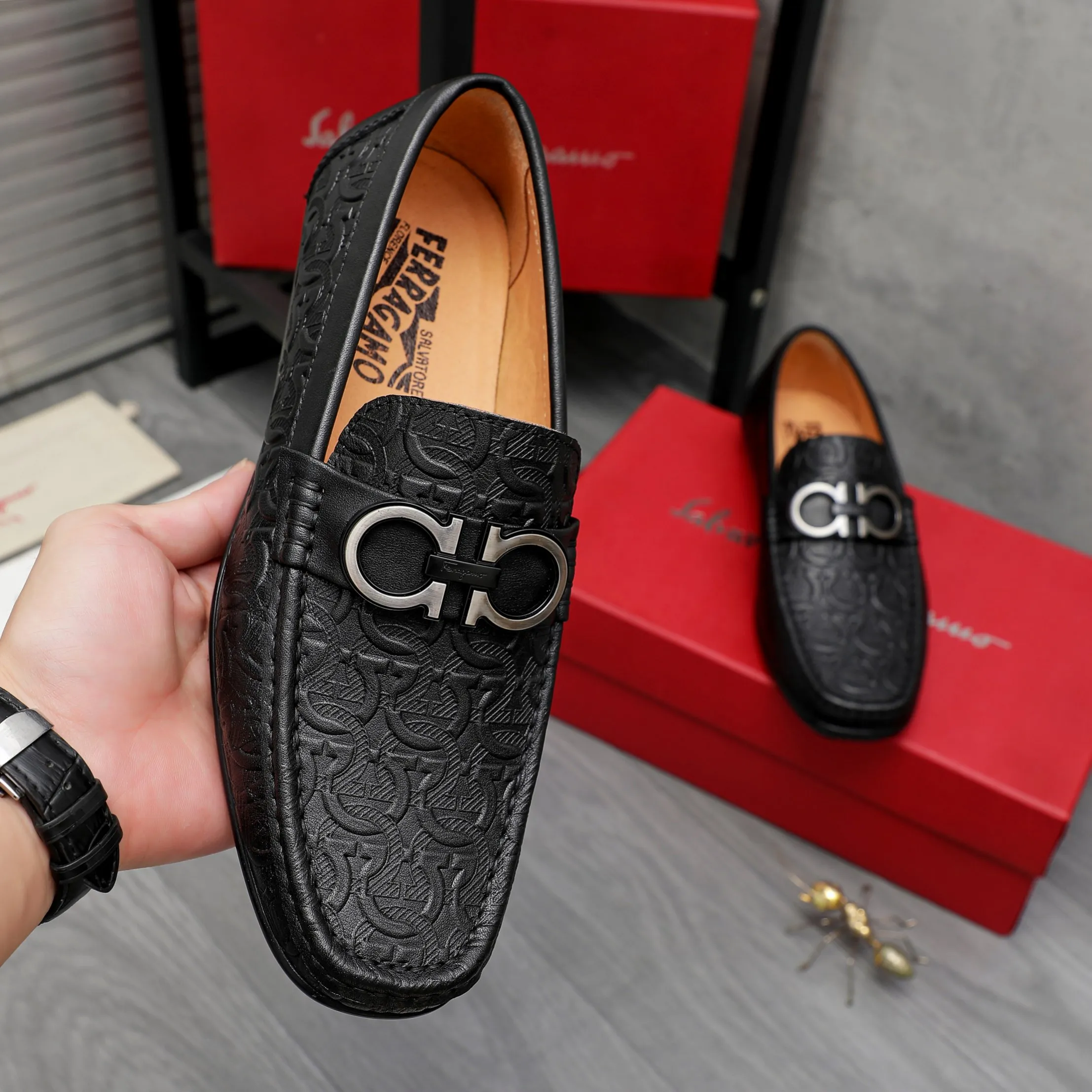 Men's shoes 💰380 Product trademark: Ferragamo "Ferragamo" casual slip-on shoes Regular size: 38-45 (45. Customized, non-returnable) Product materials: Selected embossed cowhide upper, pigskin lining, rubber outsole
